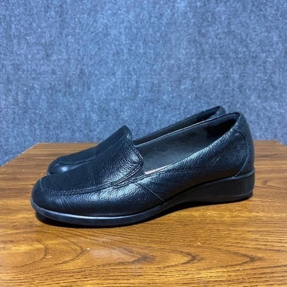 Clarks Collection Womens Black Leather Slip On Loafers Low Wedge 7.5W Minimalist